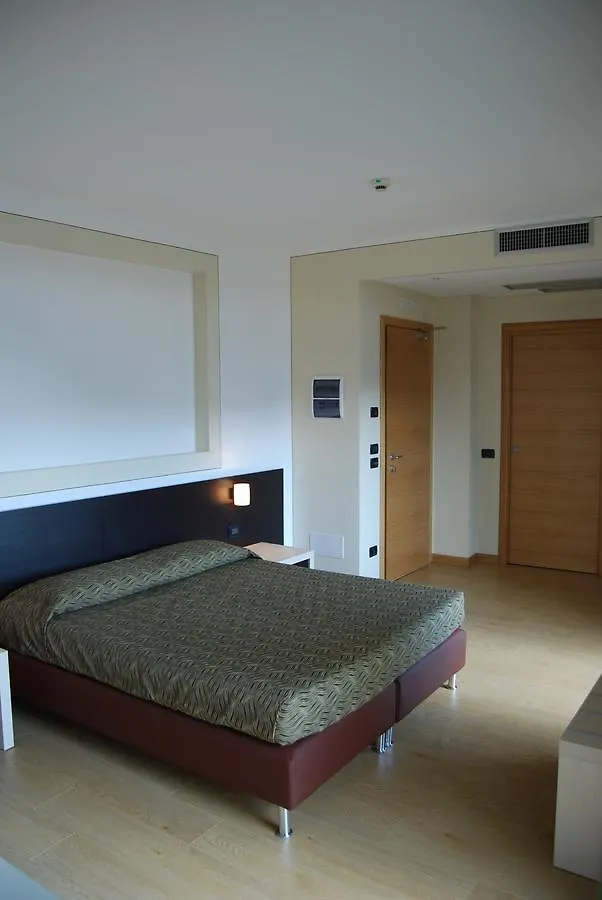 Albergo Ristorante Orazio Sale Marasino 3*,