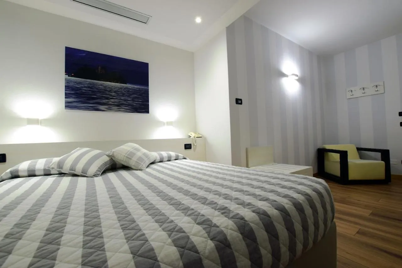 Albergo Ristorante Orazio Sale Marasino 3*,