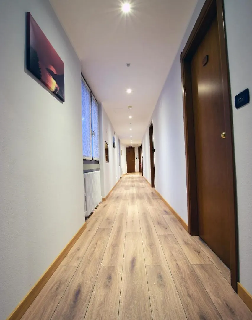 Albergo Ristorante Orazio Sale Marasino 3*,
